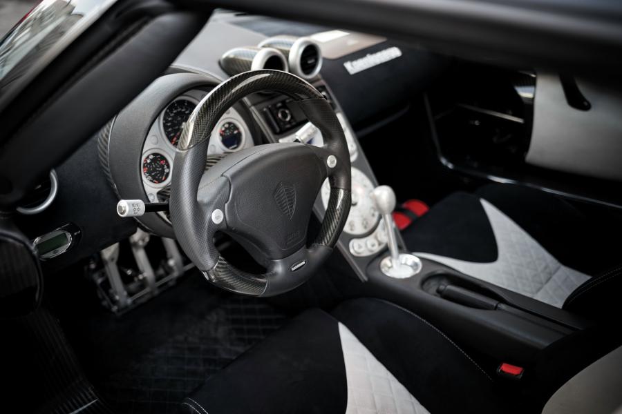 Интерьер Koenigsegg CCXR 2006 года  (фото 7 из 14)